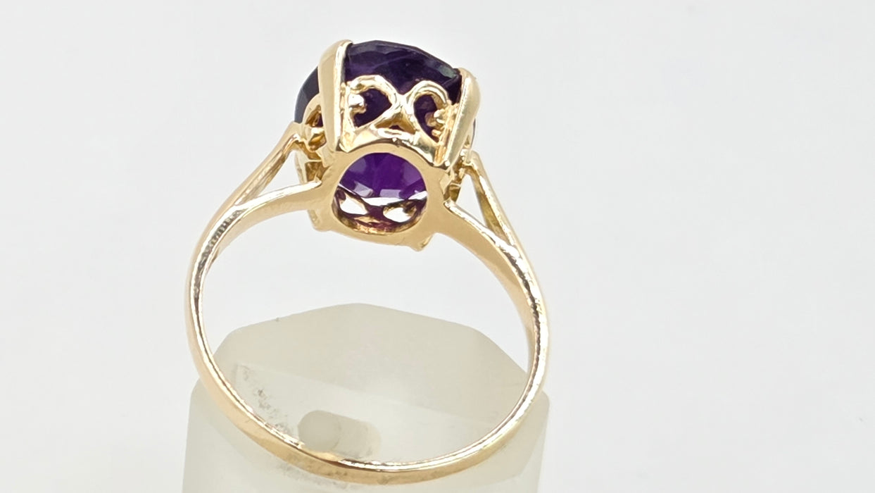 Vintage: 9ct Yellow Gold Amethyst Solitaire Ring