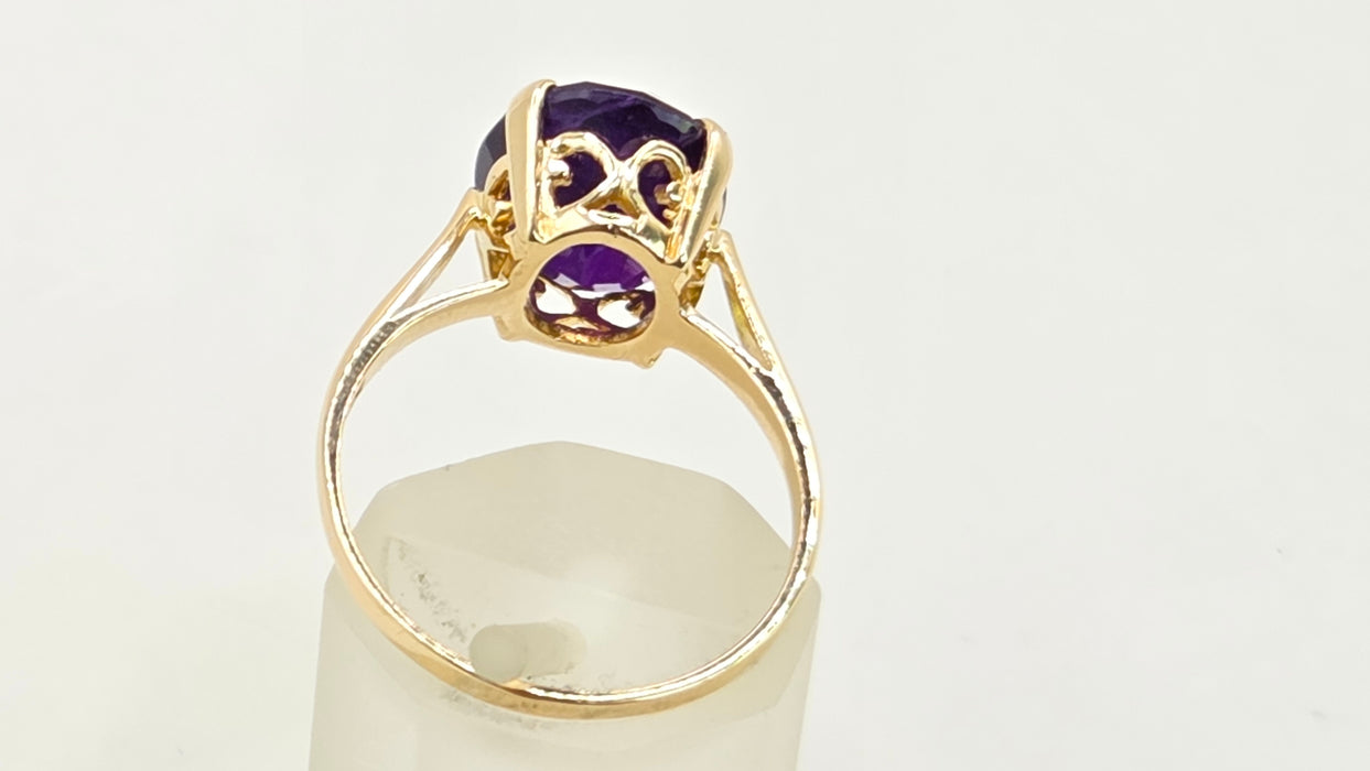 Vintage: 9ct Yellow Gold Amethyst Solitaire Ring