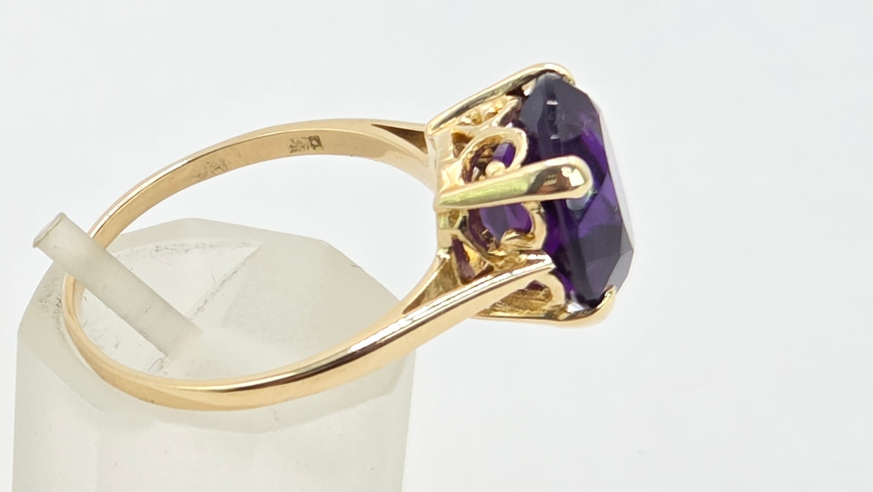 Vintage: 9ct Yellow Gold Amethyst Solitaire Ring