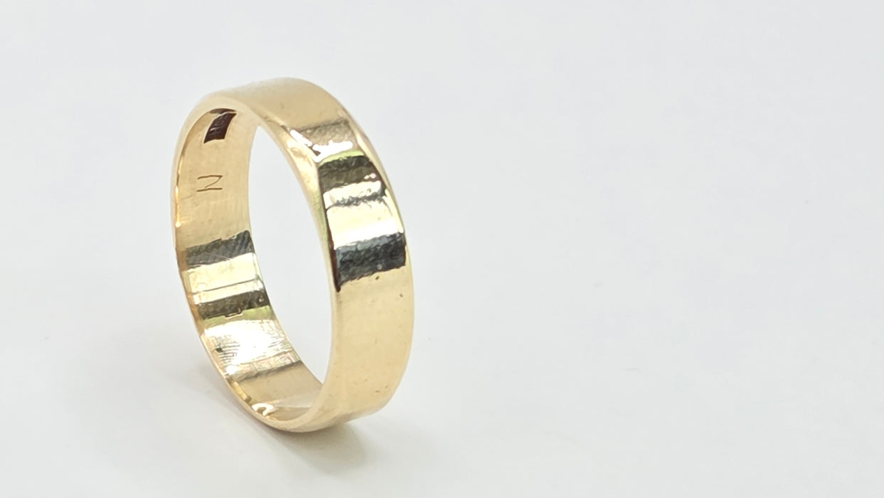 Vintage: 9ct Yellow Gold Wedding Band — From 1980