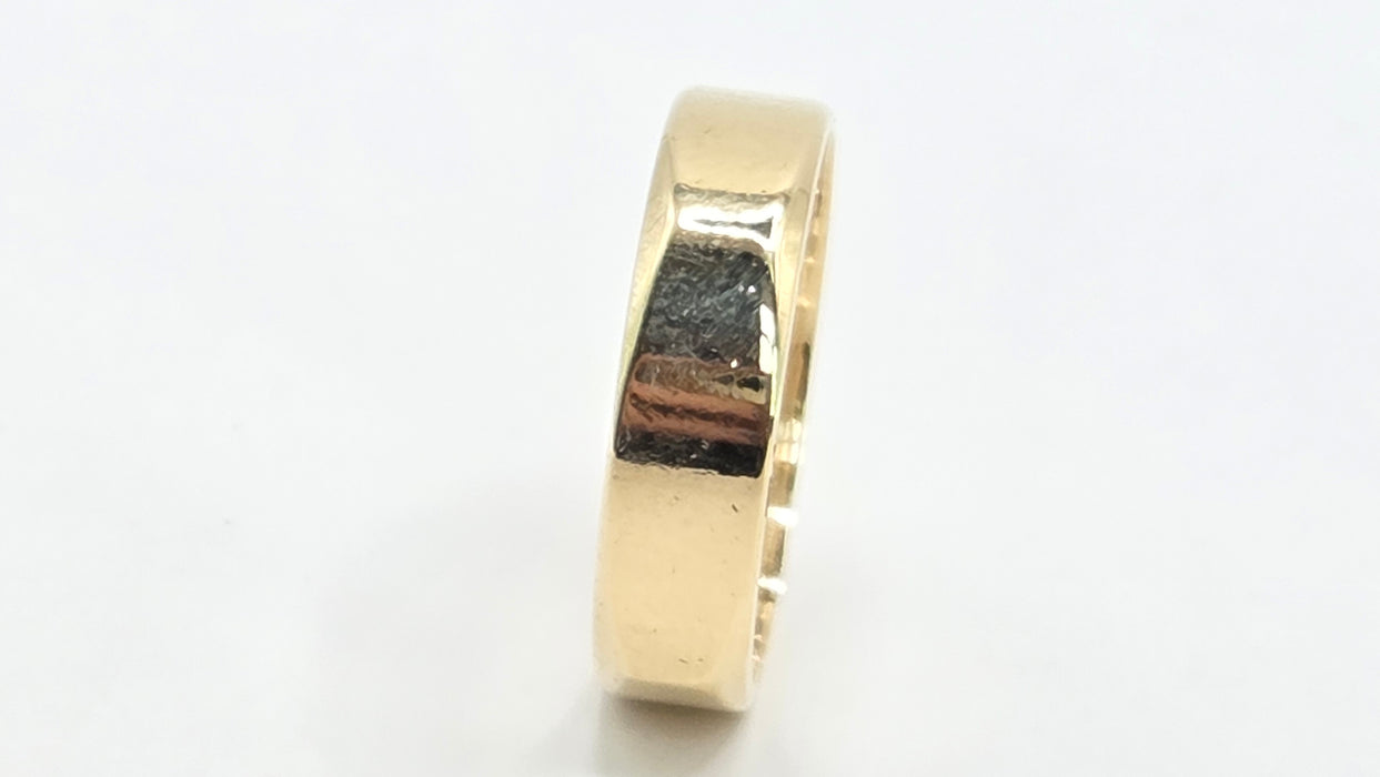 Vintage: 9ct Yellow Gold Wedding Band — From 1980
