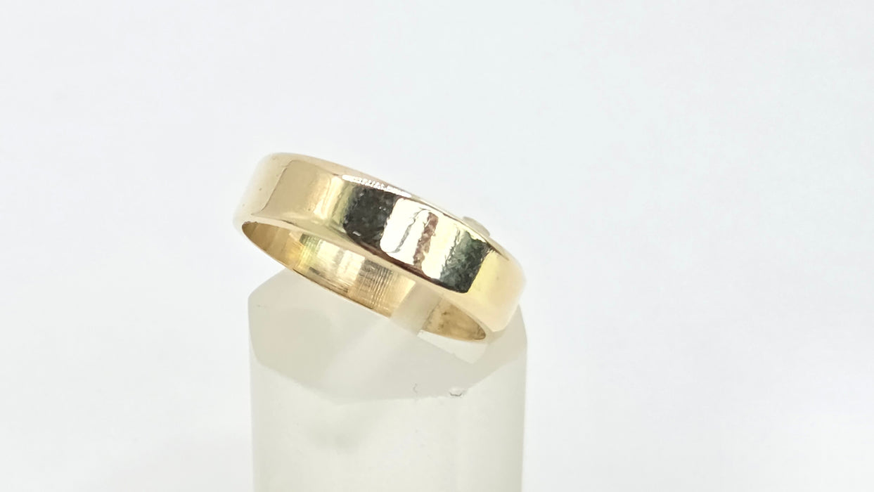 Vintage: 9ct Yellow Gold Wedding Band — From 1980