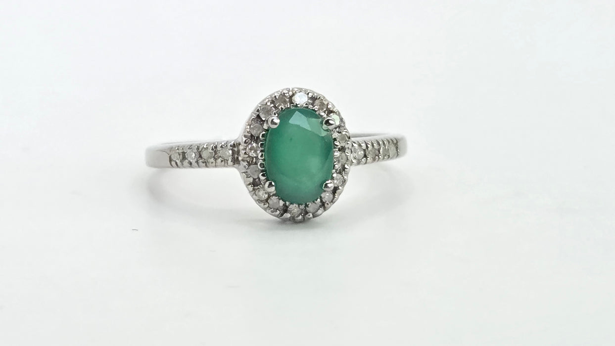 Vintage: 9ct White Gold Emerald 0.72ct & Diamond 0.18ct Oval Cluster Ring