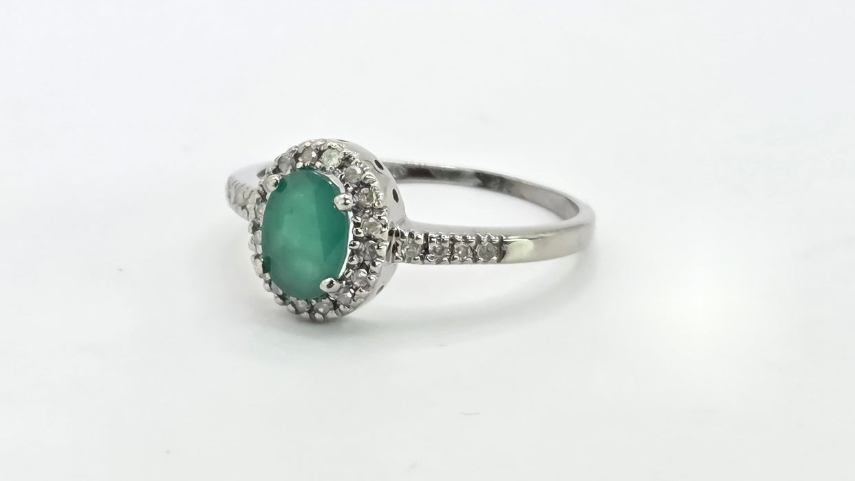 Vintage: 9ct White Gold Emerald 0.72ct & Diamond 0.18ct Oval Cluster Ring