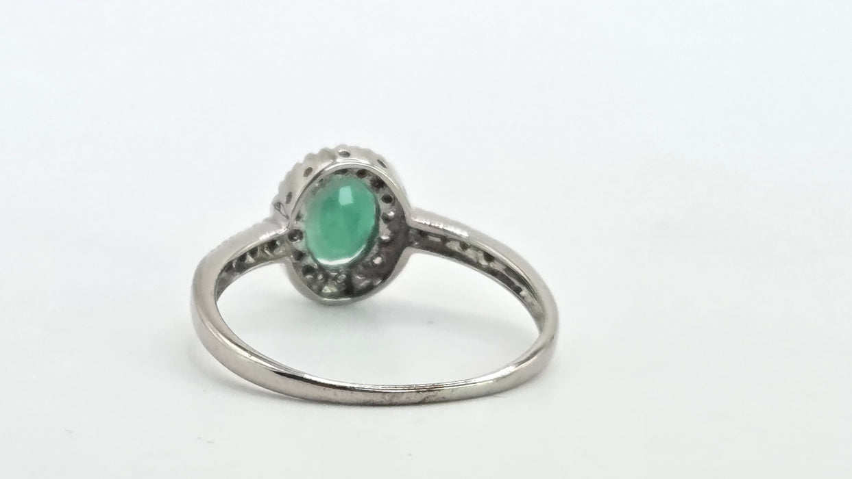 Vintage: 9ct White Gold Emerald 0.72ct & Diamond 0.18ct Oval Cluster Ring