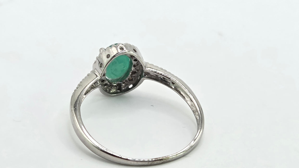 Vintage: 9ct White Gold Emerald 0.72ct & Diamond 0.18ct Oval Cluster Ring