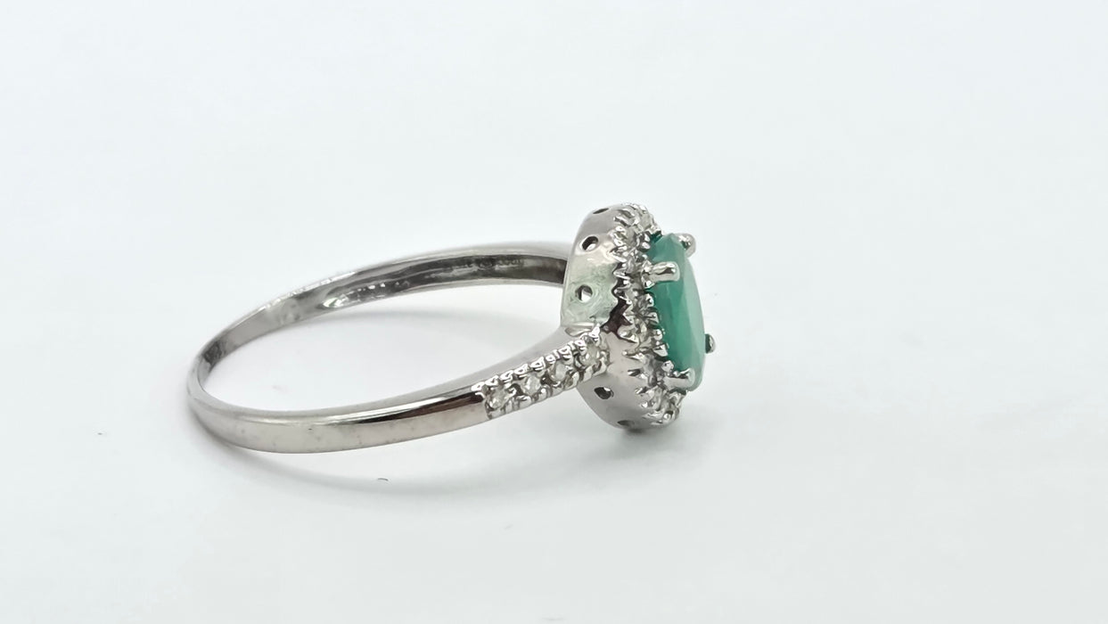 Vintage: 9ct White Gold Emerald 0.72ct & Diamond 0.18ct Oval Cluster Ring