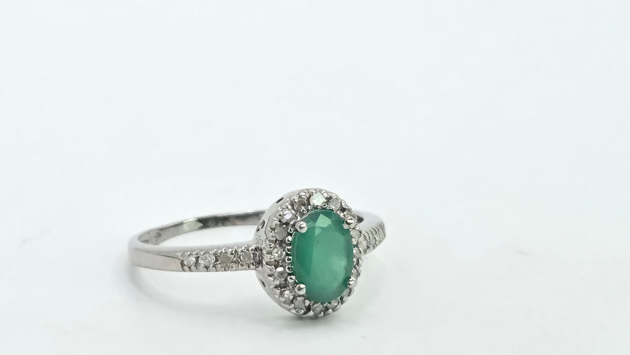 Vintage: 9ct White Gold Emerald 0.72ct & Diamond 0.18ct Oval Cluster Ring