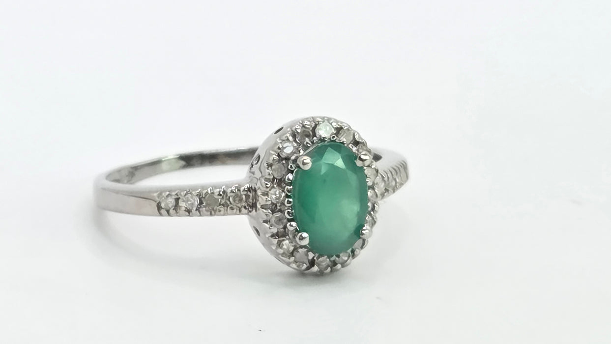 Vintage: 9ct White Gold Emerald 0.72ct & Diamond 0.18ct Oval Cluster Ring