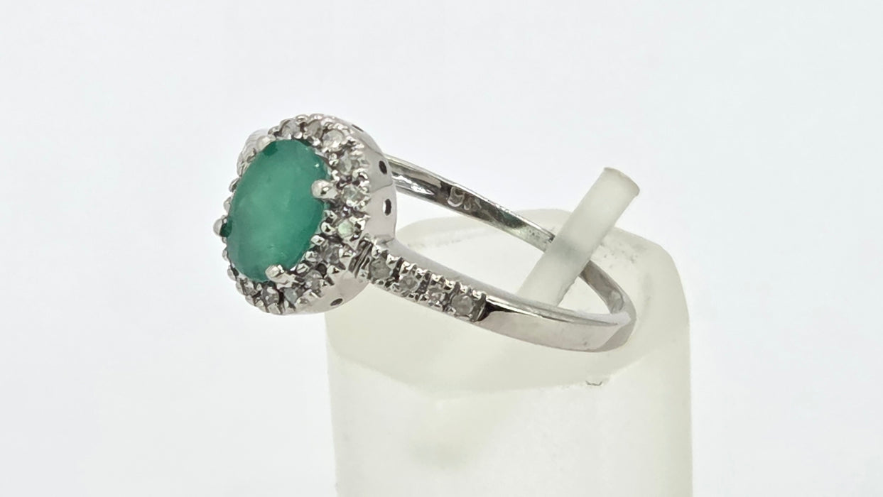 Vintage: 9ct White Gold Emerald 0.72ct & Diamond 0.18ct Oval Cluster Ring