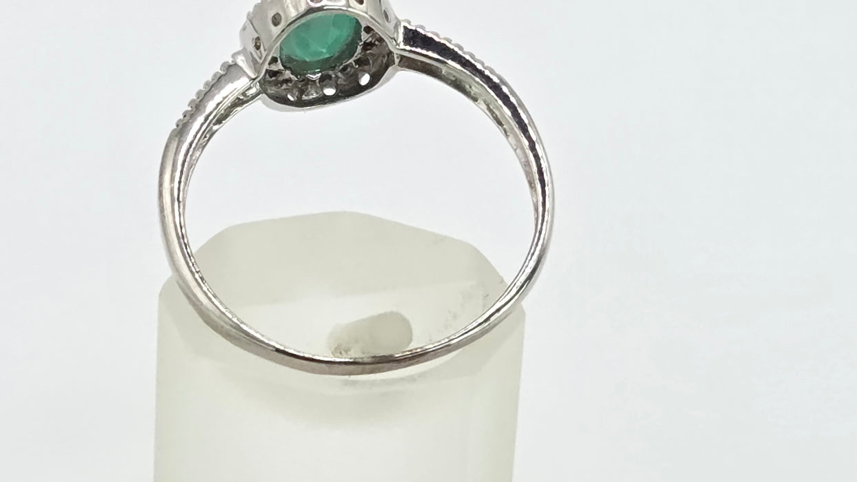 Vintage: 9ct White Gold Emerald 0.72ct & Diamond 0.18ct Oval Cluster Ring