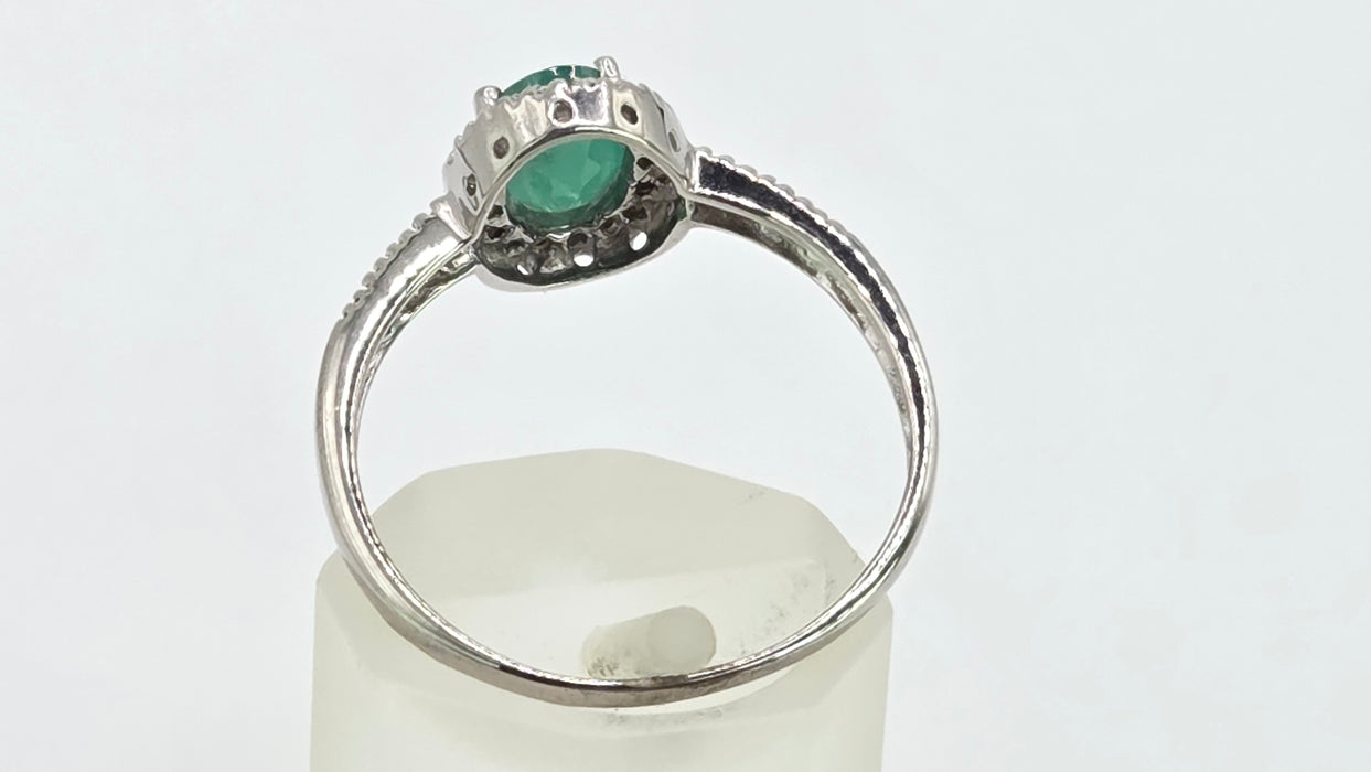 Vintage: 9ct White Gold Emerald 0.72ct & Diamond 0.18ct Oval Cluster Ring