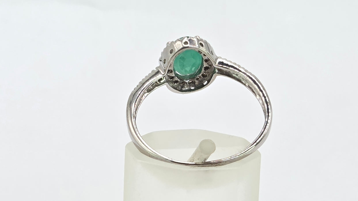 Vintage: 9ct White Gold Emerald 0.72ct & Diamond 0.18ct Oval Cluster Ring