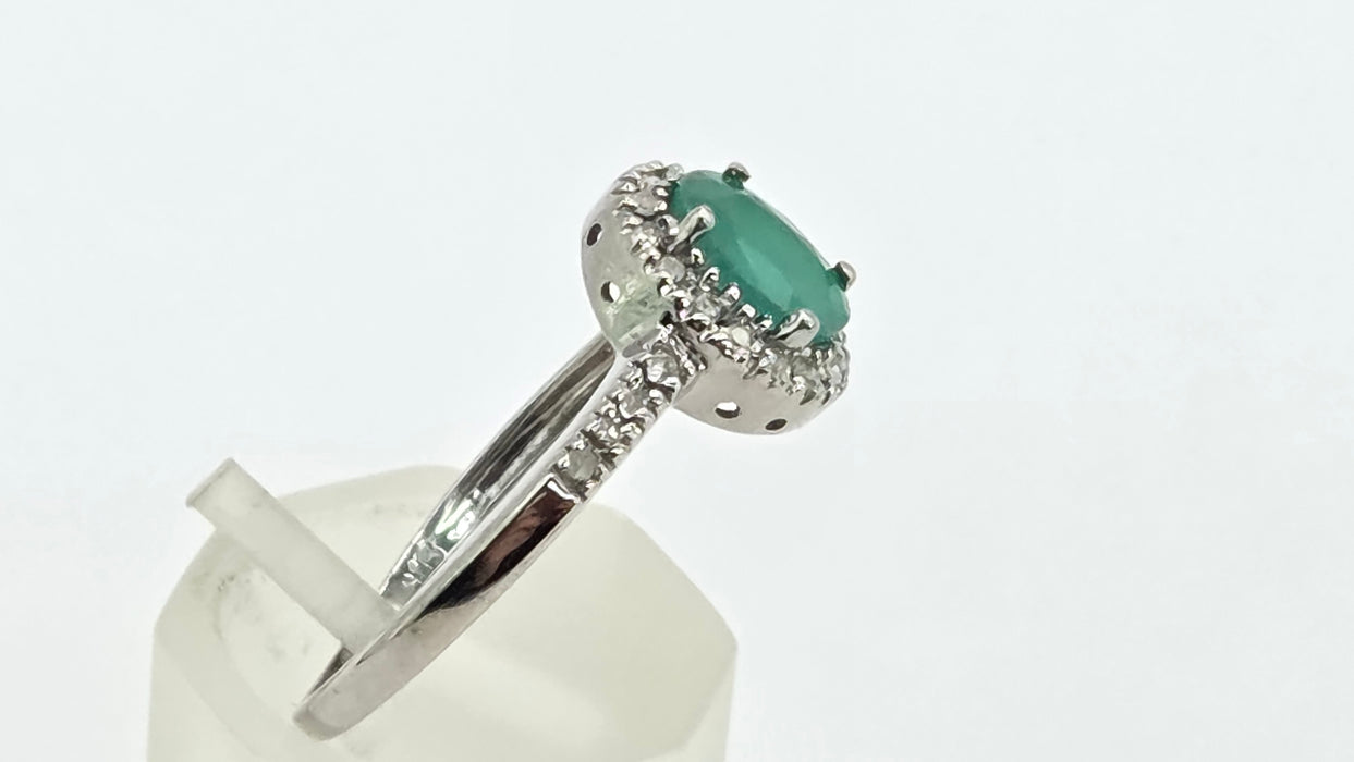 Vintage: 9ct White Gold Emerald 0.72ct & Diamond 0.18ct Oval Cluster Ring