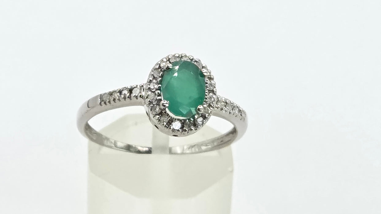 Vintage: 9ct White Gold Emerald 0.72ct & Diamond 0.18ct Oval Cluster Ring