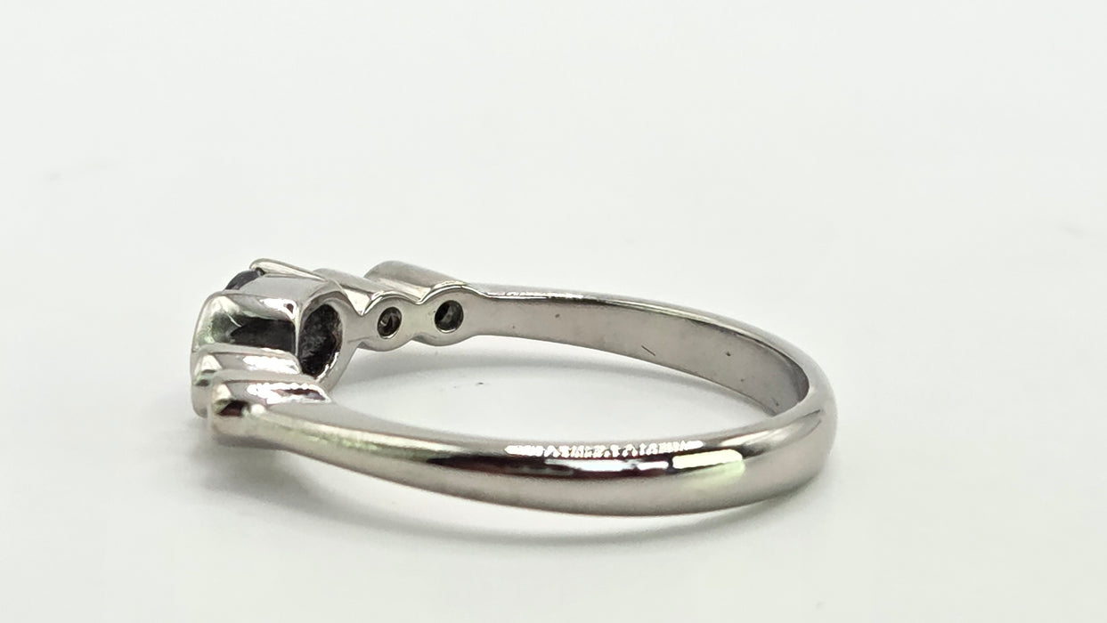Vintage: 18ct White Gold Sapphire 0.52ct & Diamond Dress Ring
