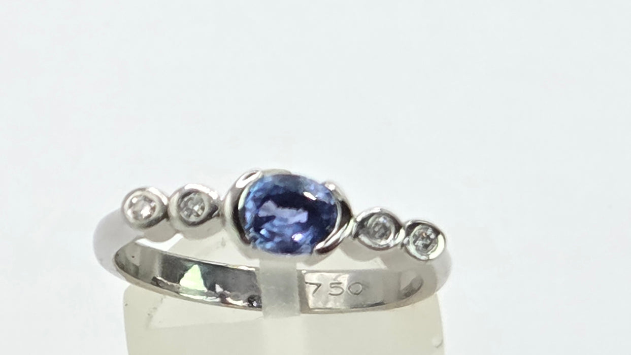 Vintage: 18ct White Gold Sapphire 0.52ct & Diamond Dress Ring
