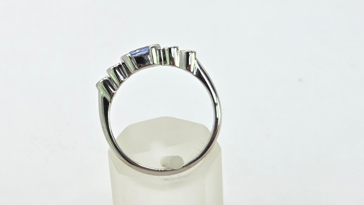 Vintage: 18ct White Gold Sapphire 0.52ct & Diamond Dress Ring