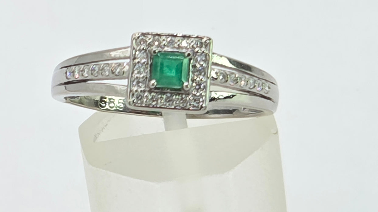 Vintage: 14ct White Gold Emerald & 28 Diamond Square Cluster Ring