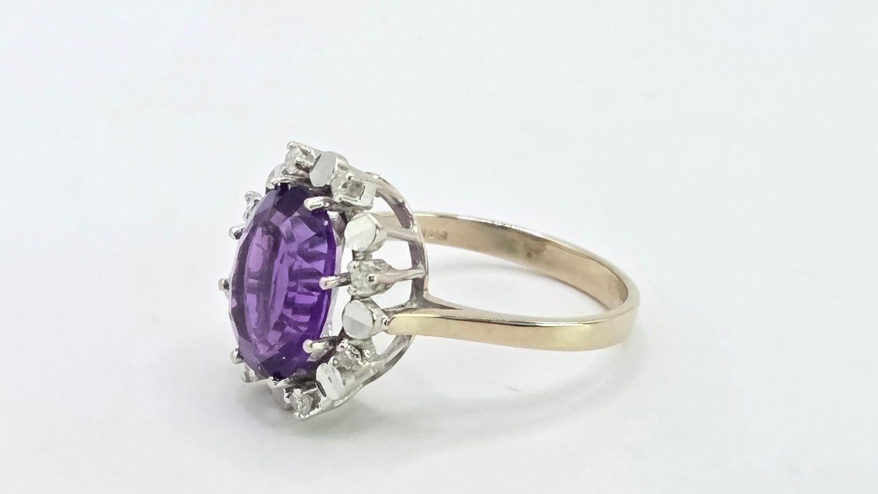 Vintage: 18ct White Gold Amethyst & 8 Diamond Oval Cluster Ring — 3.63ct