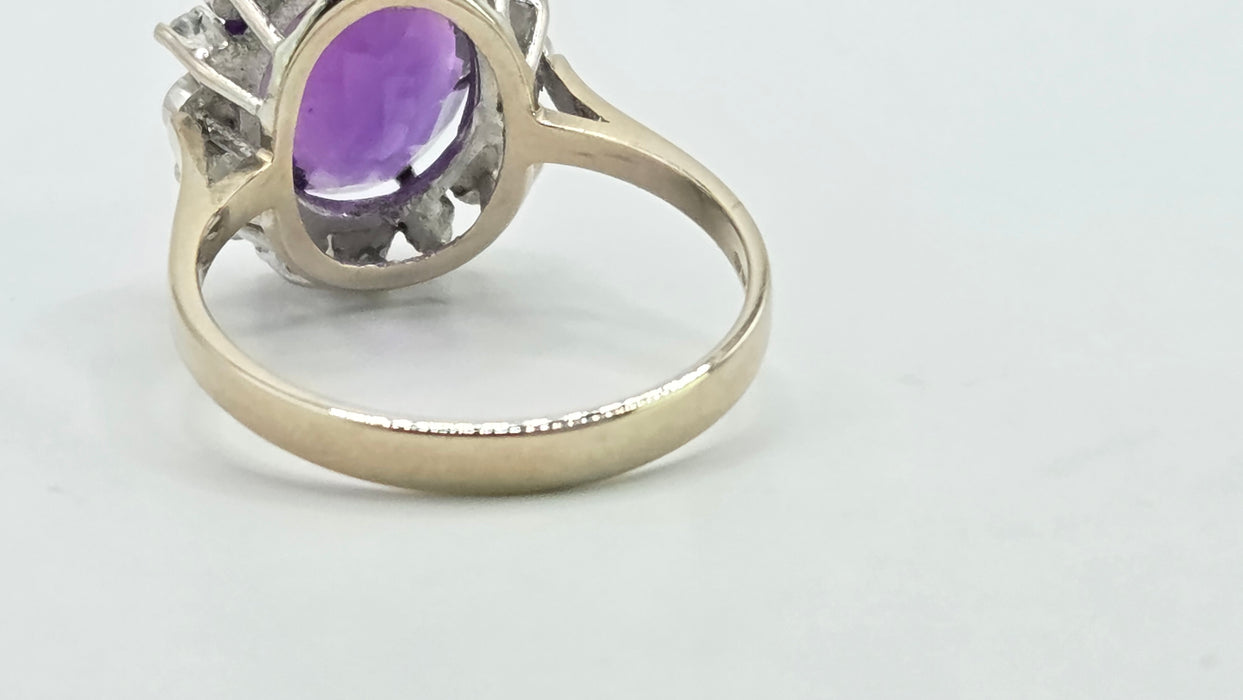 Vintage: 18ct White Gold Amethyst & 8 Diamond Oval Cluster Ring — 3.63ct