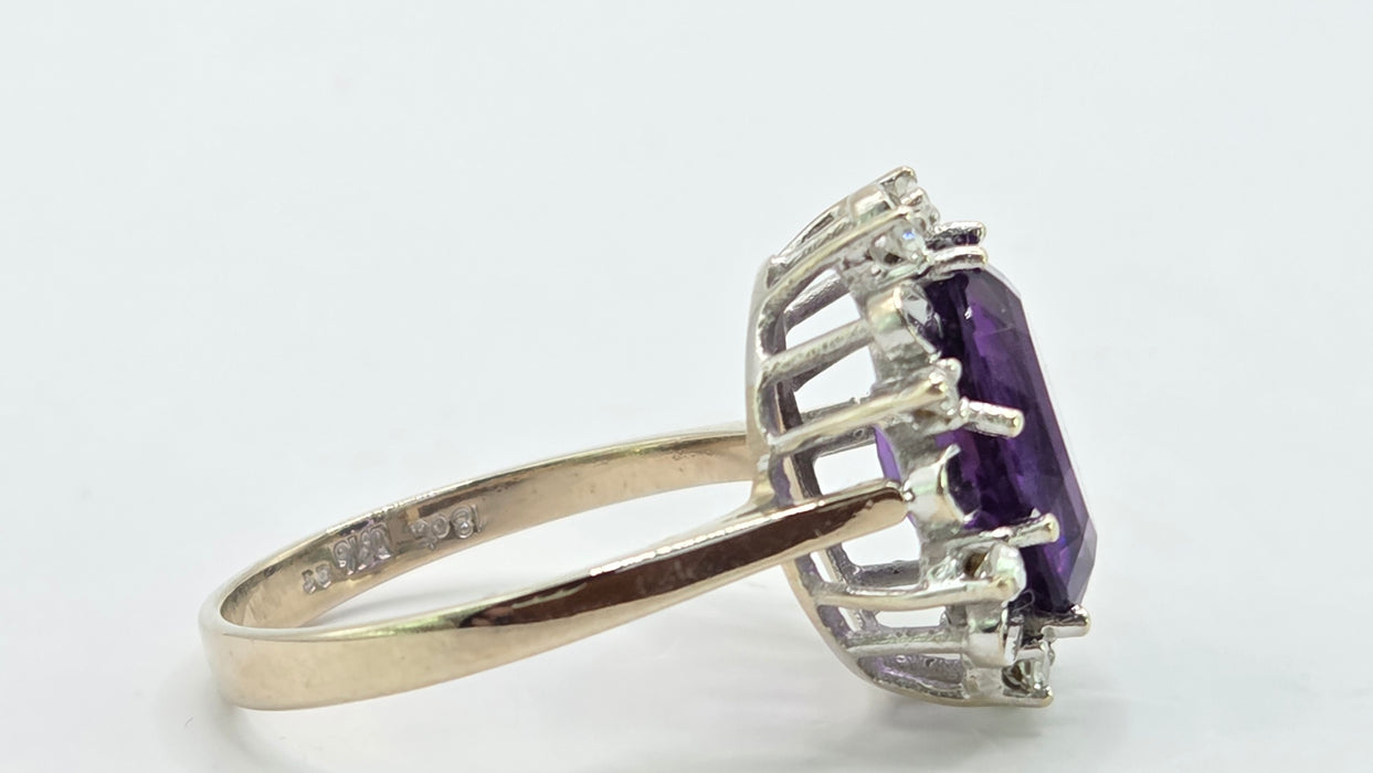 Vintage: 18ct White Gold Amethyst & 8 Diamond Oval Cluster Ring — 3.63ct