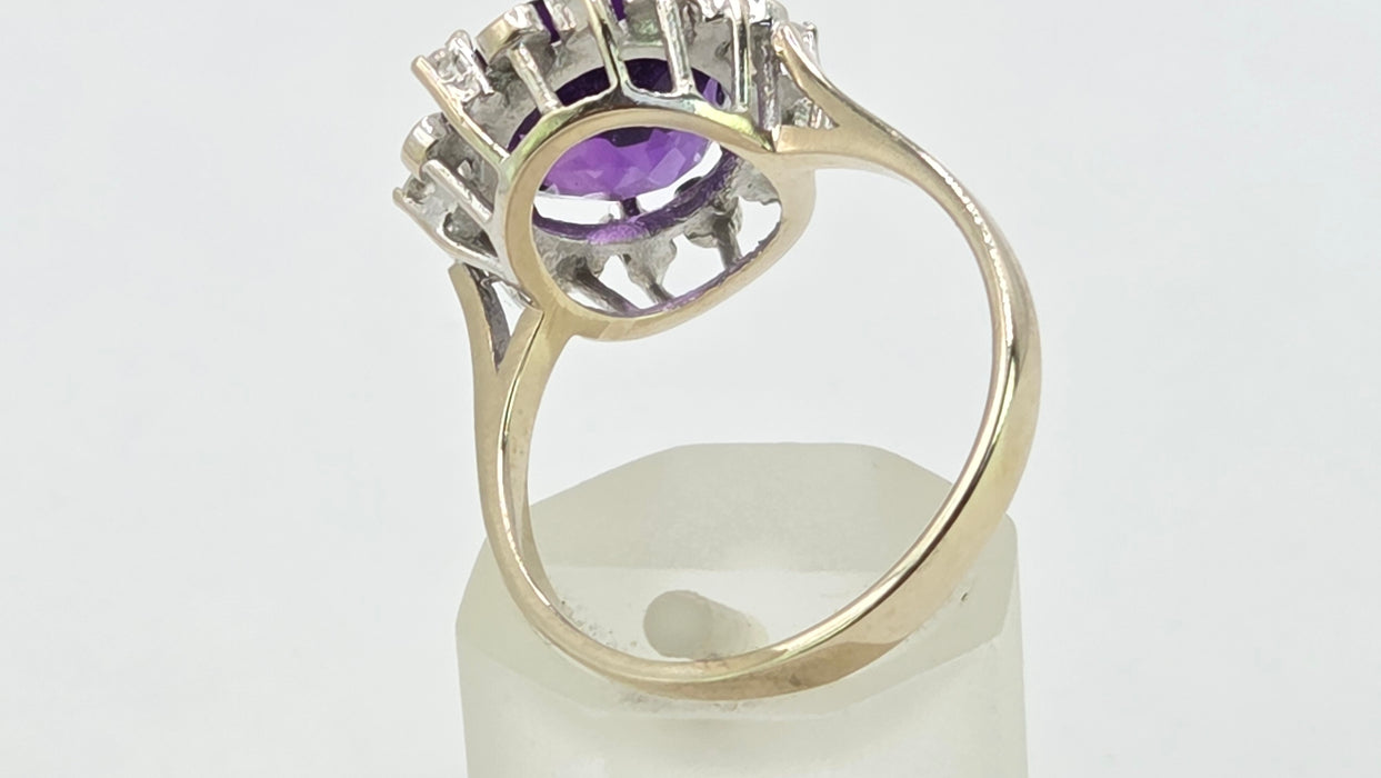 Vintage: 18ct White Gold Amethyst & 8 Diamond Oval Cluster Ring — 3.63ct
