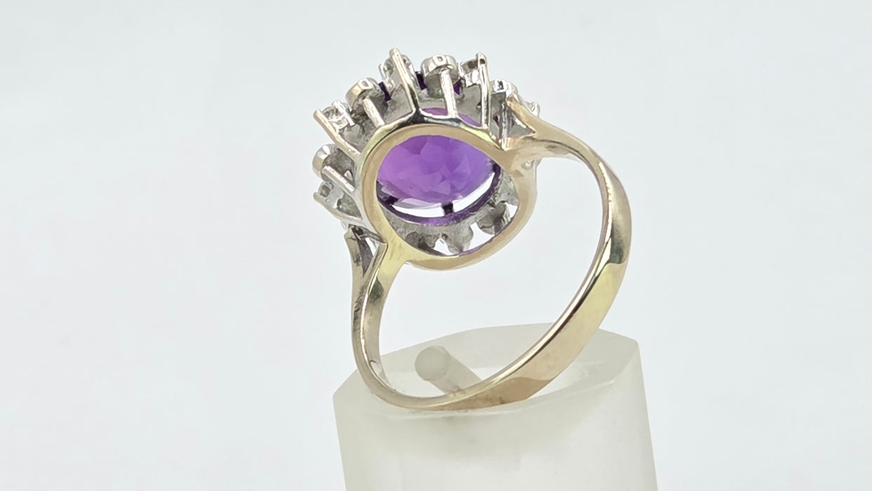 Vintage: 18ct White Gold Amethyst & 8 Diamond Oval Cluster Ring — 3.63ct