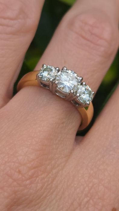 Vintage: 18ct Yellow Gold Simulated Diamond Trilogy Ring