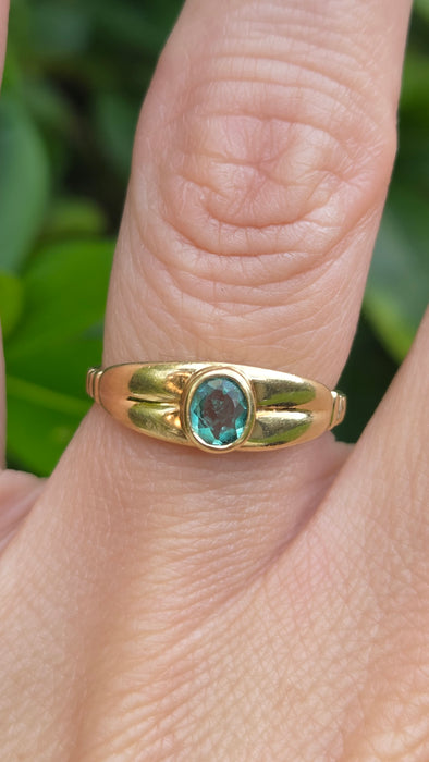 Vintage: 18ct Yellow Gold Emerald Signet Ring