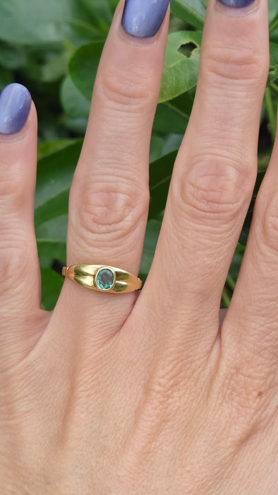 Vintage: 18ct Yellow Gold Emerald Signet Ring
