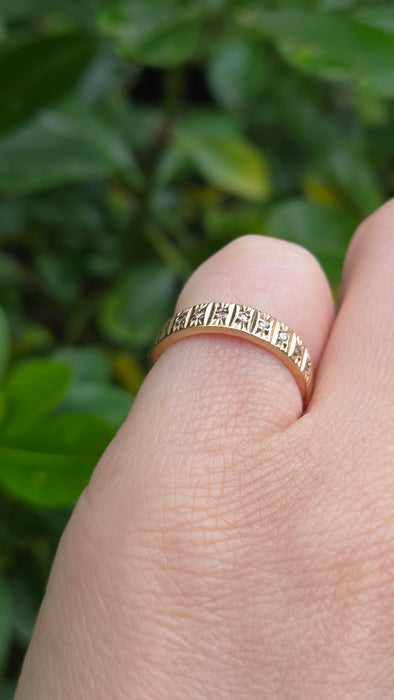 Vintage: 9ct Yellow Gold 8-Diamond Stacker Ring — From 1977