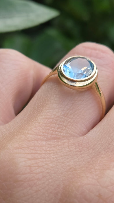 Vintage: 9ct Yellow Gold Blue Topaz Solitaire Ring — From 1966