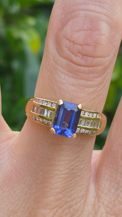 Vintage: 18ct Yellow Gold Tanzanite 1.70ct & Diamond 0.46ct Dress Ring