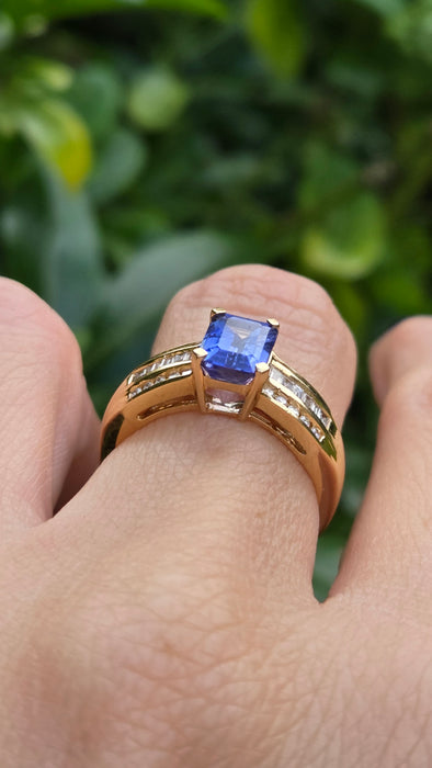 Vintage: 18ct Yellow Gold Tanzanite 1.70ct & Diamond 0.46ct Dress Ring