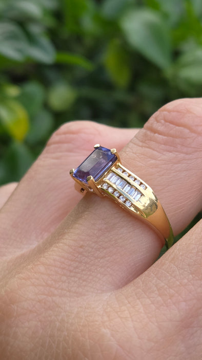 Vintage: 18ct Yellow Gold Tanzanite 1.70ct & Diamond 0.46ct Dress Ring