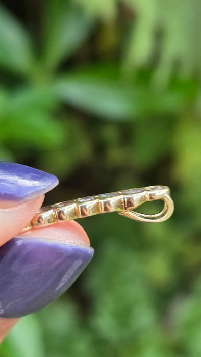 Vintage: 9ct Yellow Gold Blue Topaz Seven Stone Bar Pendant