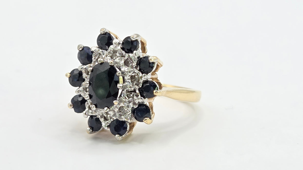 Vintage: 14ct Yellow Gold Sapphire 2.50ct & Diamond 0.20ct Oval Dress Cluster Ring