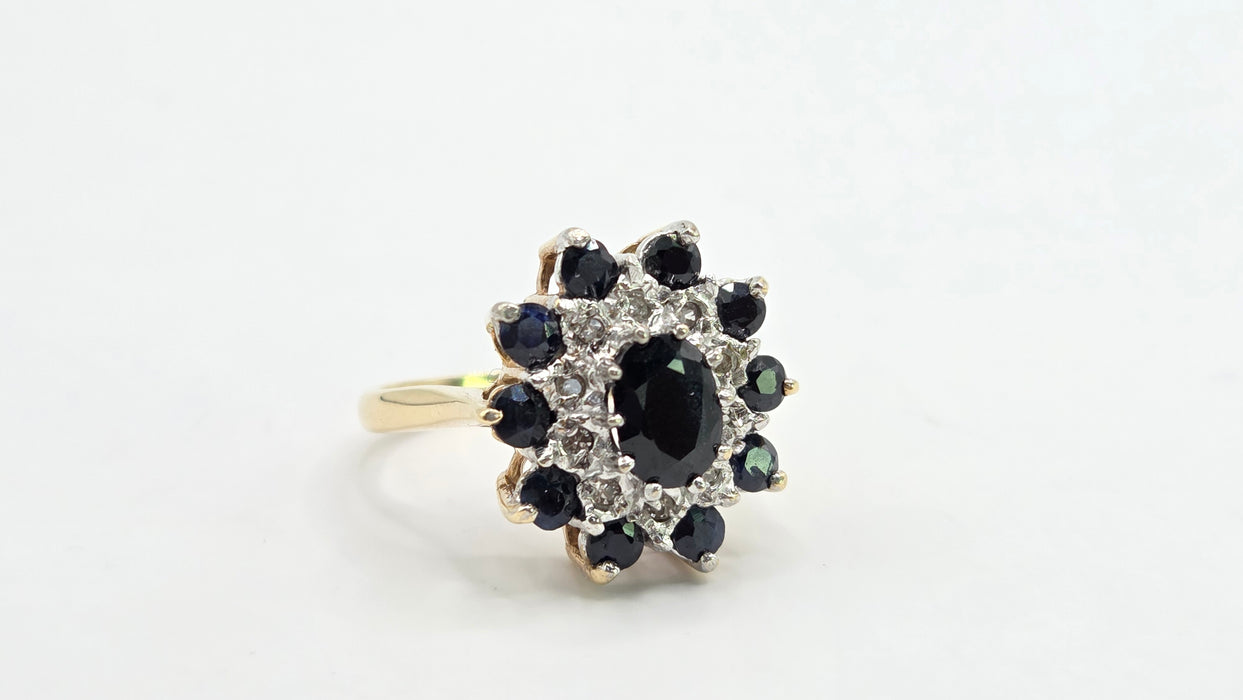 Vintage: 14ct Yellow Gold Sapphire 2.50ct & Diamond 0.20ct Oval Dress Cluster Ring