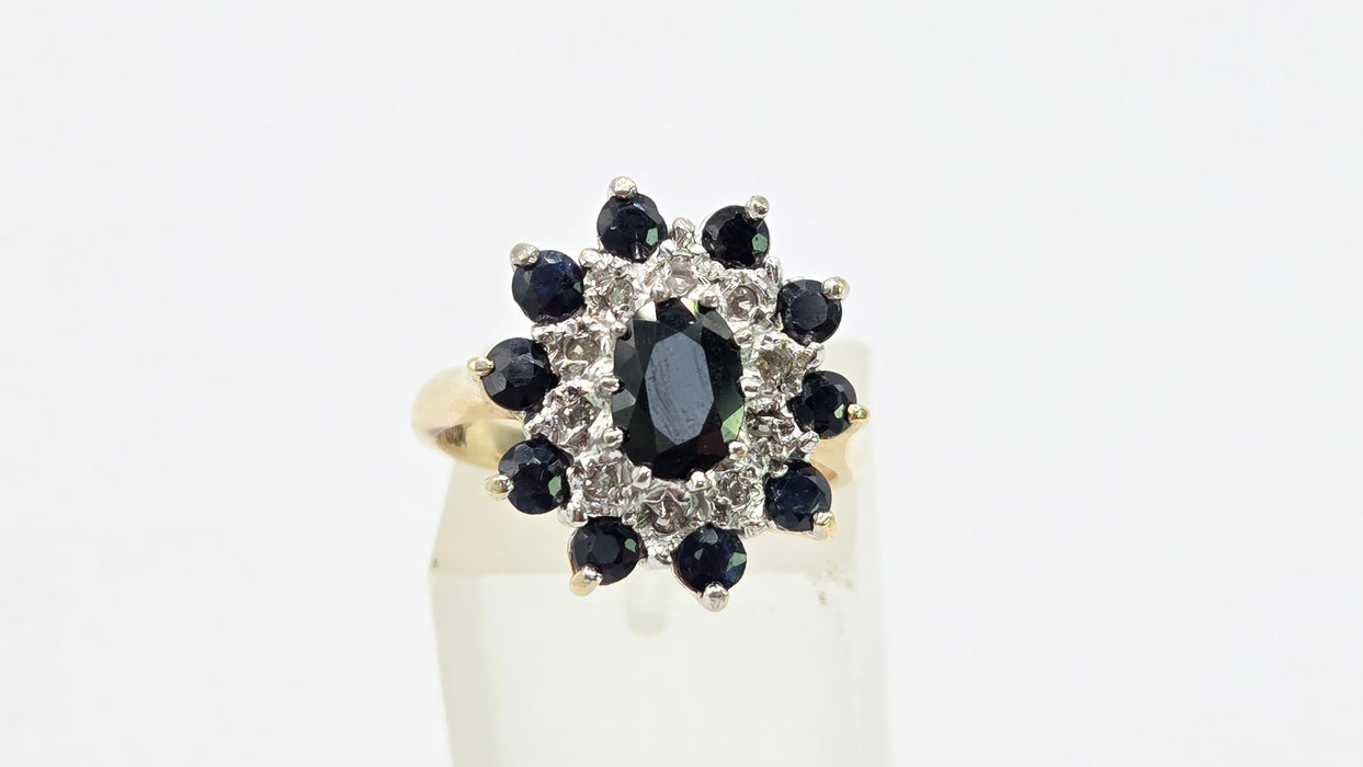 Vintage: 14ct Yellow Gold Sapphire 2.50ct & Diamond 0.20ct Oval Dress Cluster Ring
