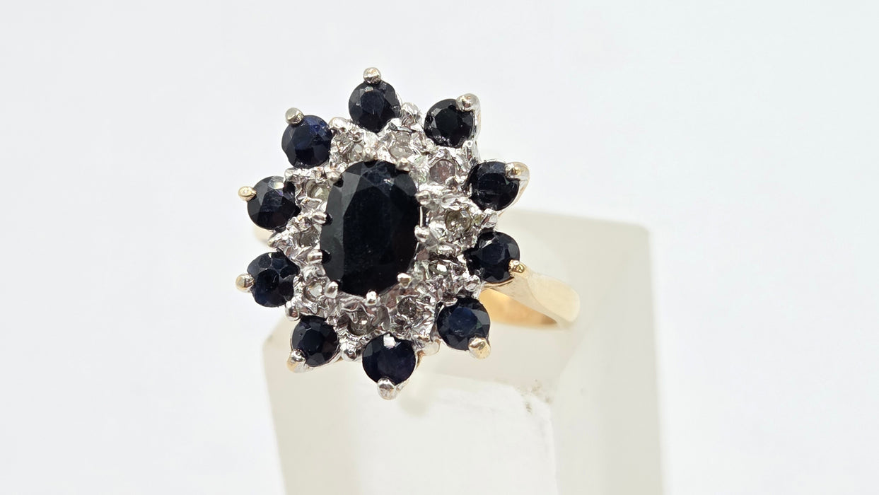 Vintage: 14ct Yellow Gold Sapphire 2.50ct & Diamond 0.20ct Oval Dress Cluster Ring