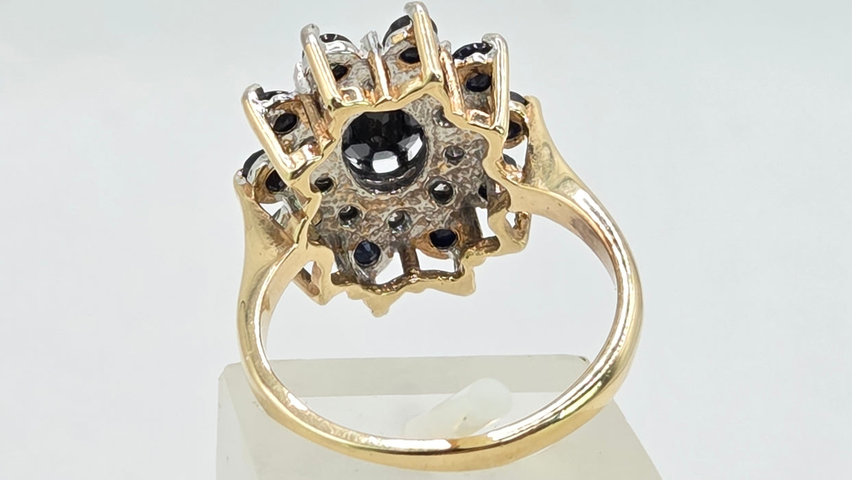 Vintage: 14ct Yellow Gold Sapphire 2.50ct & Diamond 0.20ct Oval Dress Cluster Ring
