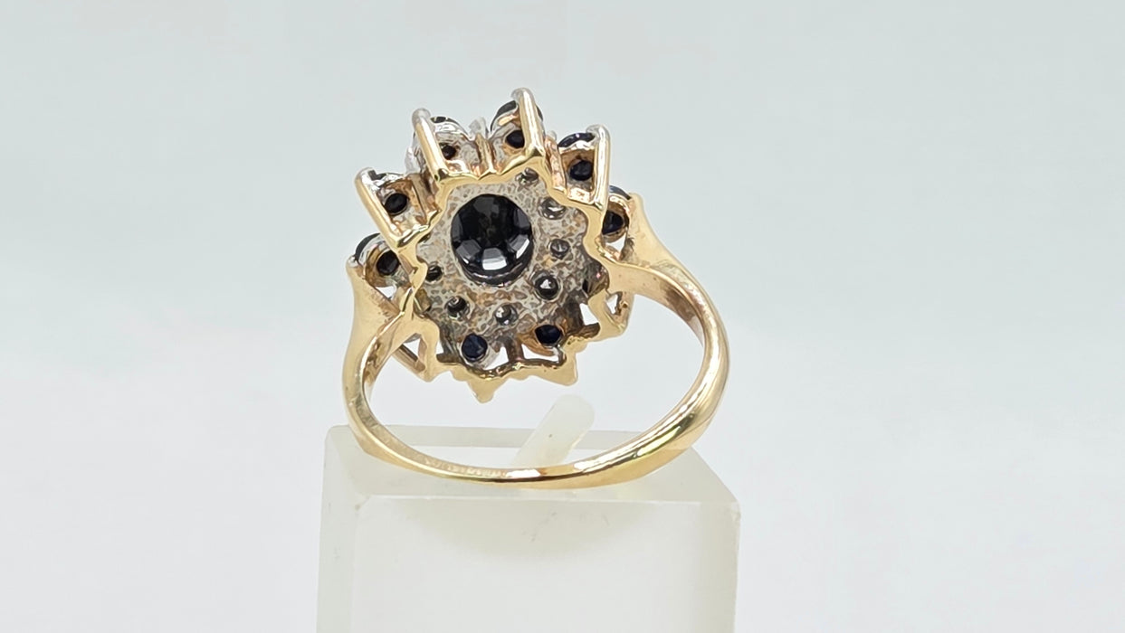 Vintage: 14ct Yellow Gold Sapphire 2.50ct & Diamond 0.20ct Oval Dress Cluster Ring