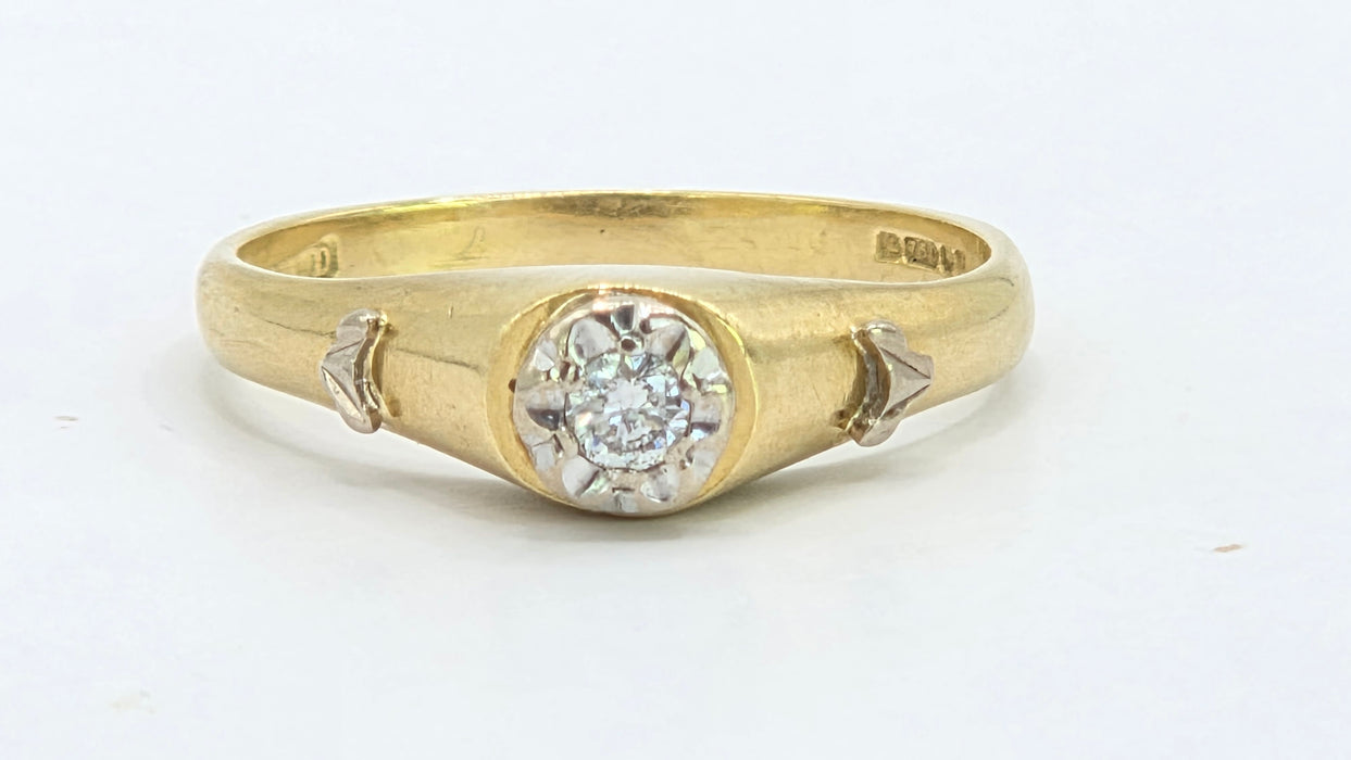 Vintage: 18ct Yellow Gold Diamond 0.05ct Solitaire Ring with White Gold Decals — From 1982