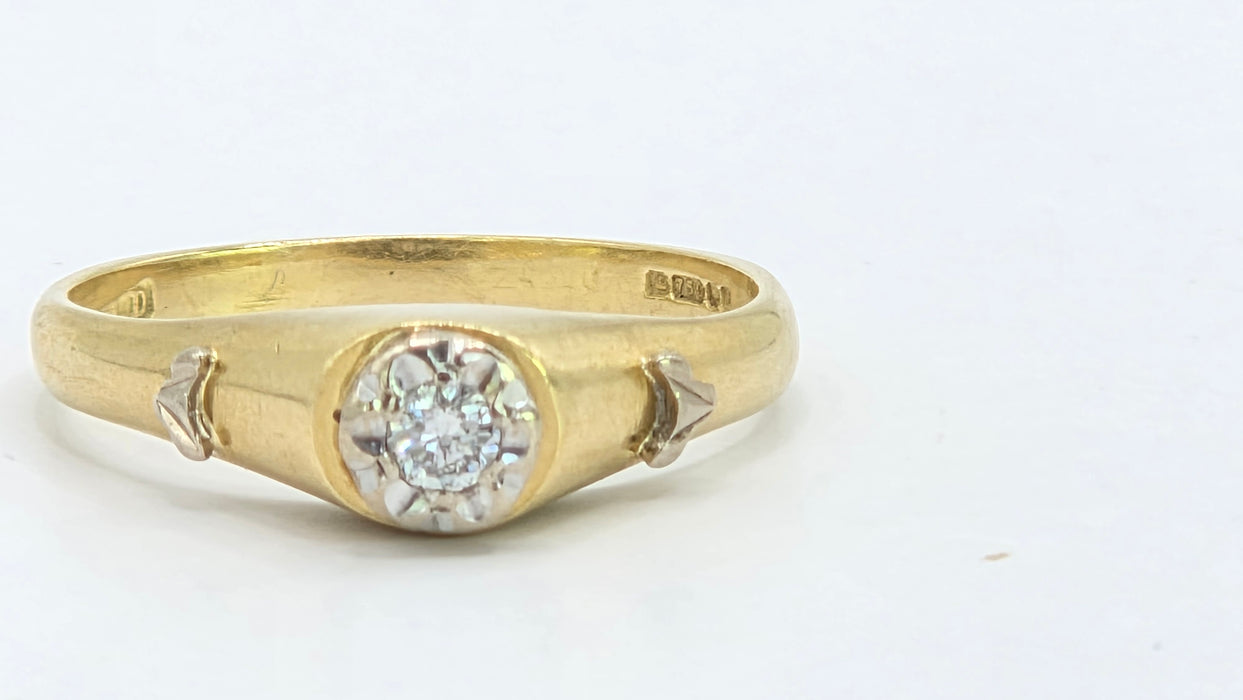 Vintage: 18ct Yellow Gold Diamond 0.05ct Solitaire Ring with White Gold Decals — From 1982