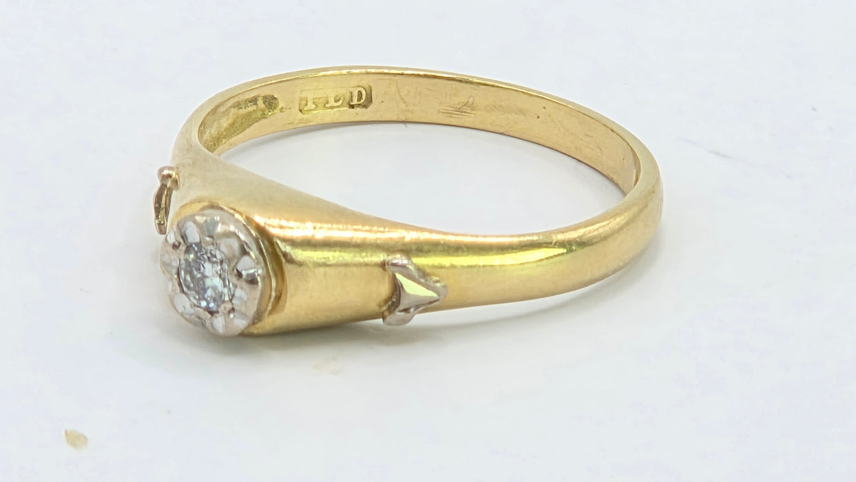 Vintage: 18ct Yellow Gold Diamond 0.05ct Solitaire Ring with White Gold Decals — From 1982