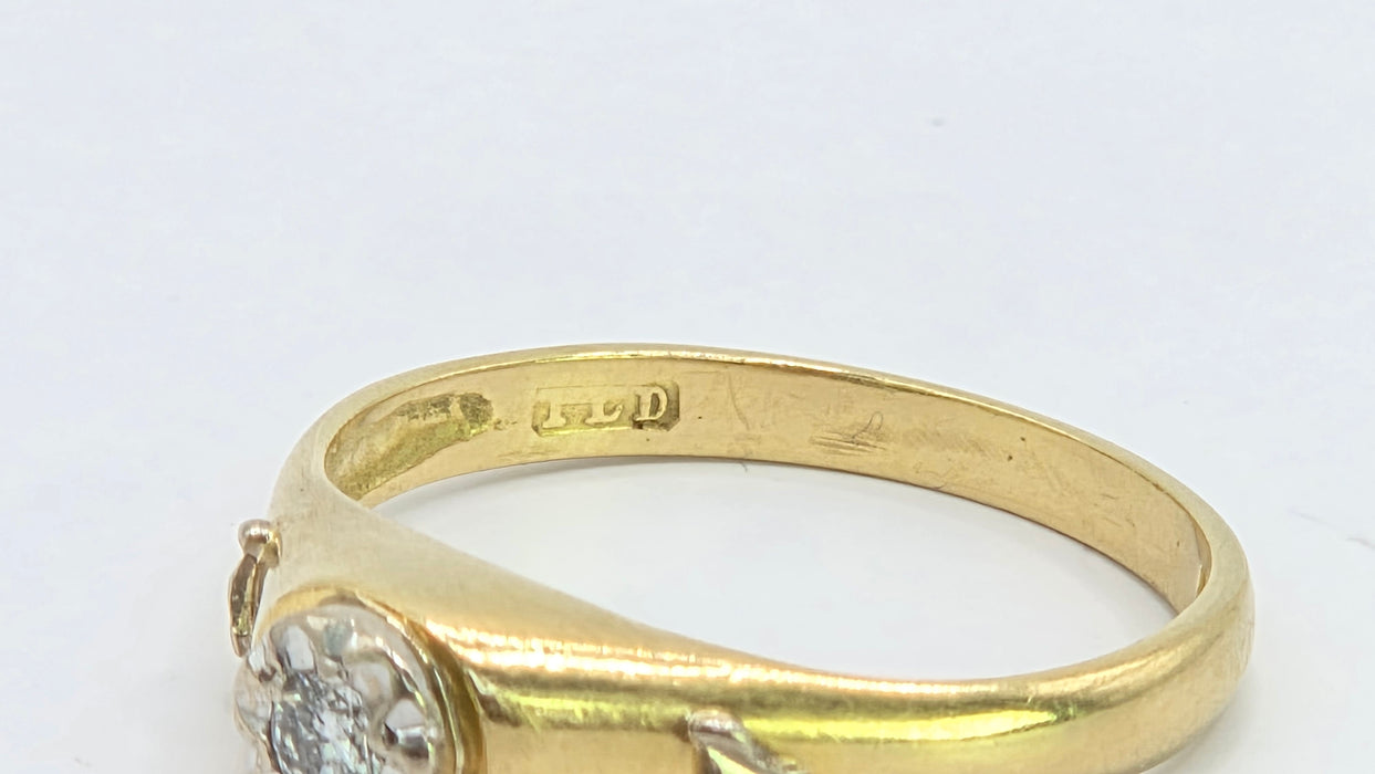 Vintage: 18ct Yellow Gold Diamond 0.05ct Solitaire Ring with White Gold Decals — From 1982