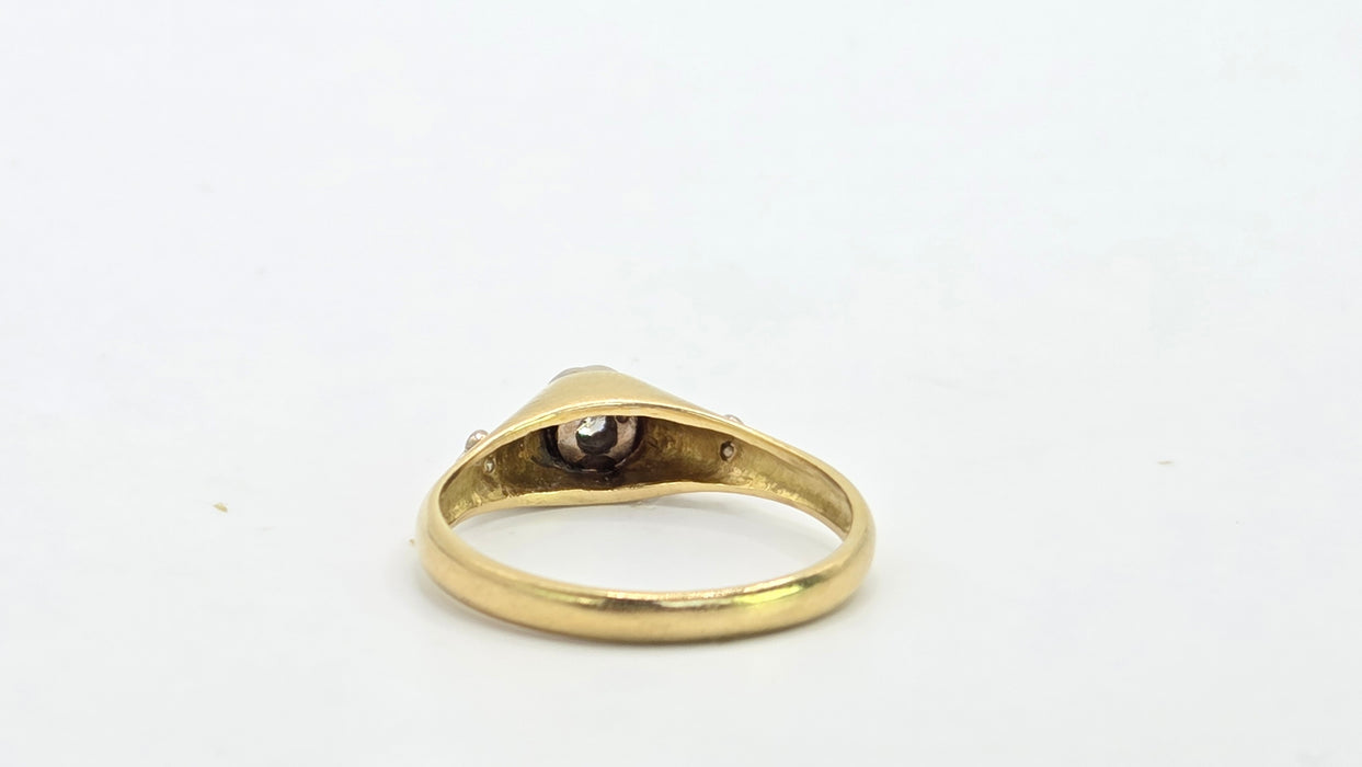 Vintage: 18ct Yellow Gold Diamond 0.05ct Solitaire Ring with White Gold Decals — From 1982