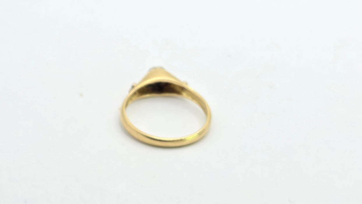 Vintage: 18ct Yellow Gold Diamond 0.05ct Solitaire Ring with White Gold Decals — From 1982