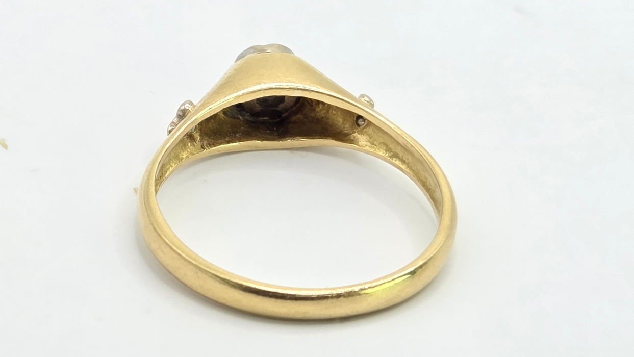 Vintage: 18ct Yellow Gold Diamond 0.05ct Solitaire Ring with White Gold Decals — From 1982
